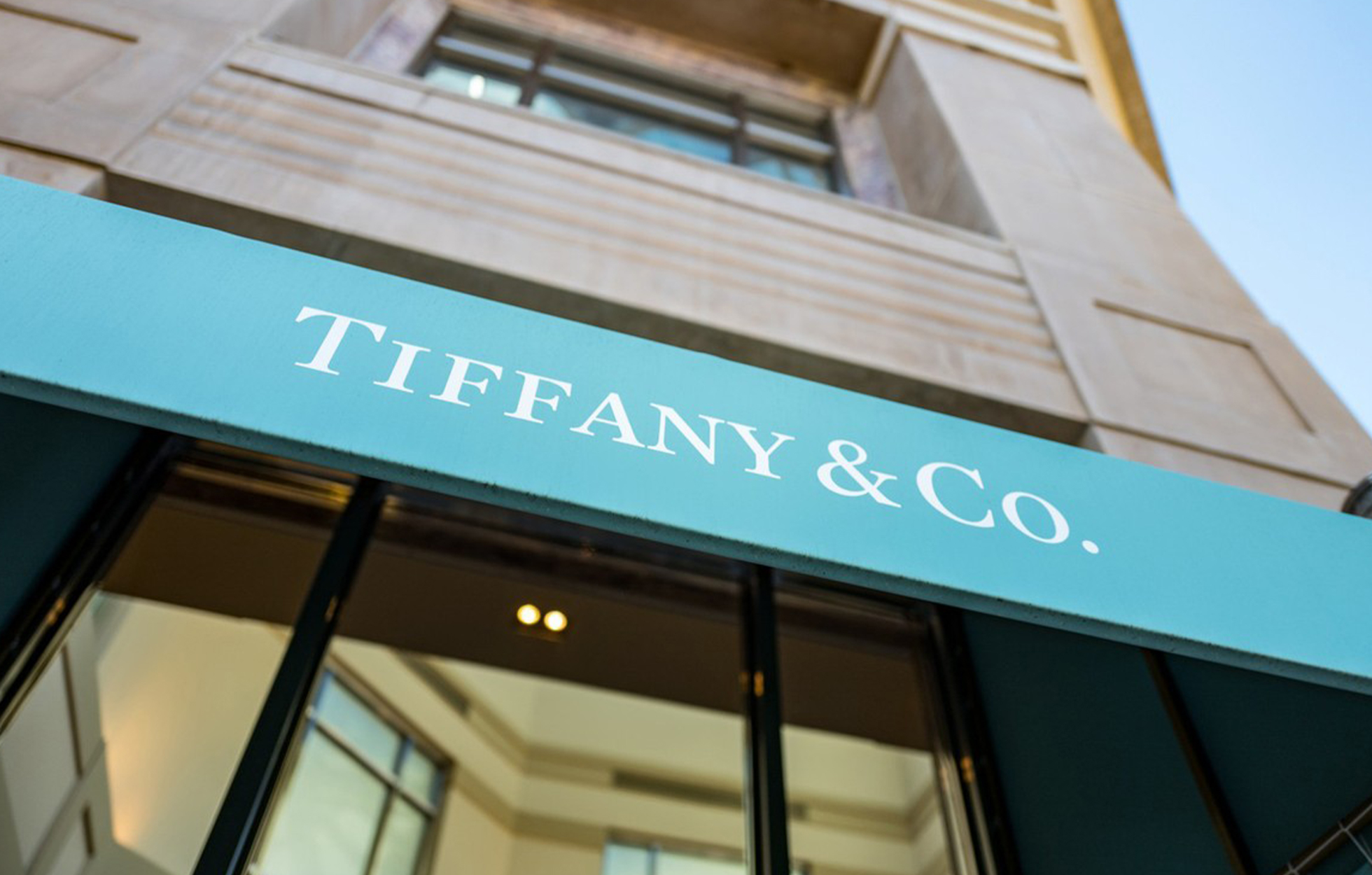 LVMH集團決定完成收購！為何Tiffany & Co.願意降價？