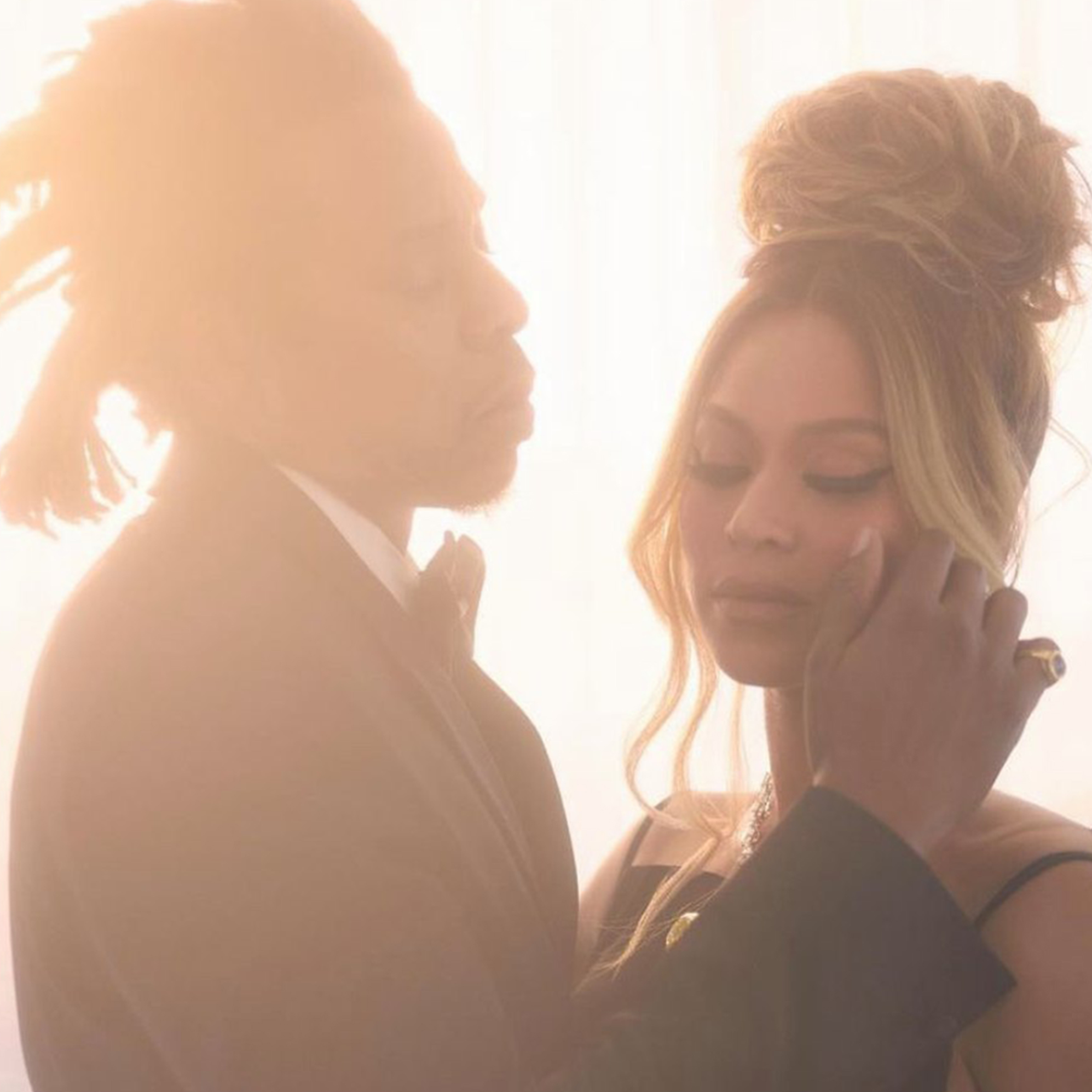 Tiffany & Co.消弭膚色和種族界限？「About Love」廣告企劃蘊含怎樣的象徵意義？
