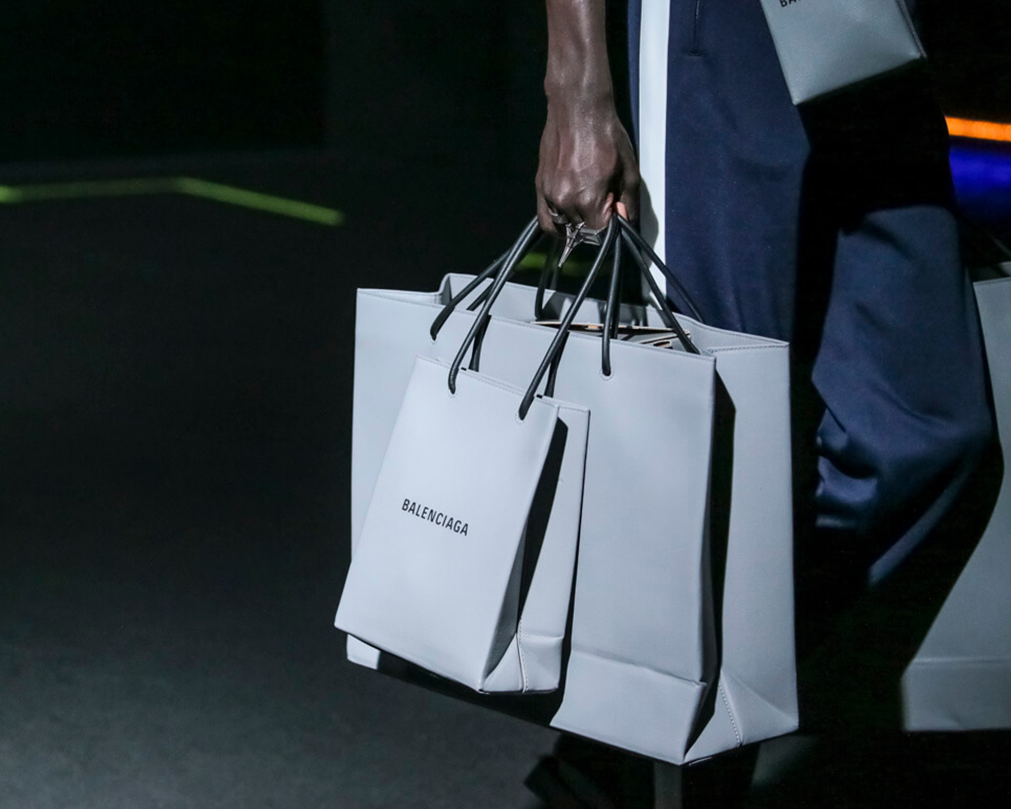 購物紙袋隱藏虛榮心理？時尚品牌如何建構完整的購物體驗？